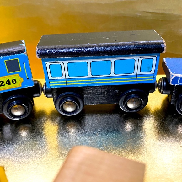 VINTAGE WOODEN TRAIN ENGINES & CARS MAGNETIC LSU, DOUG & MELISSA NAME TRAINS (6) - Picture 15 of 16